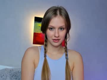 girl
        ella_twinkle cam image #47136