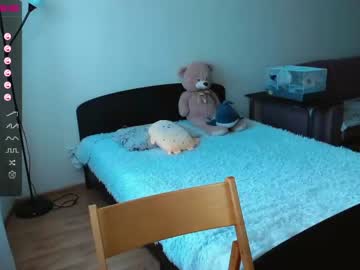 girl
        shy_mirabel cam image #8926