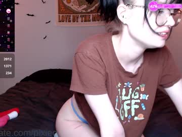 girl
        pixiedustr cam image #206490