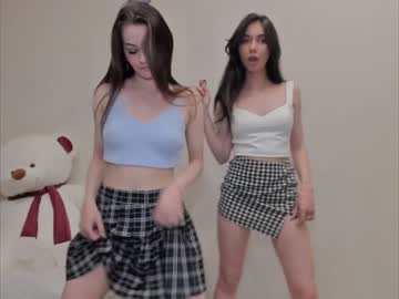 couple
        flowery__girls cam image #87261