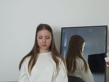 girl
        nico_collard cam image #238742