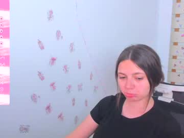 girl
        halley_pink cam image #188205