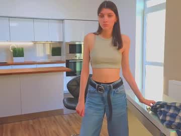 girl
        lucettagibbard cam image #197682
