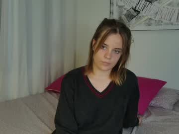 girl
        hey_toni_ cam image #35034