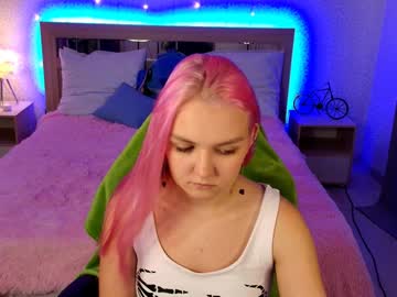 girl
        _opheliia_ cam image #204891