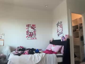 girl
        lucysinclairr cam image #80719
