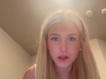 girl
        cassiemaee cam image #266337