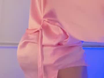 girl
        poutyselena cam image #166430