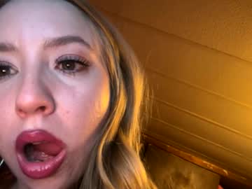 girl
        prncsspeach420 cam image #236539