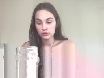 girl
        saphiresnow cam image #134745