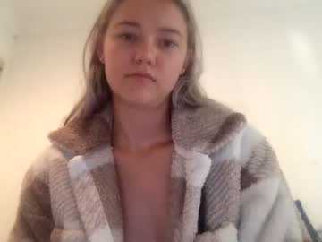 girl
        blondee18 cam image #104131