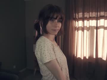 girl
        meghanash cam image #164125