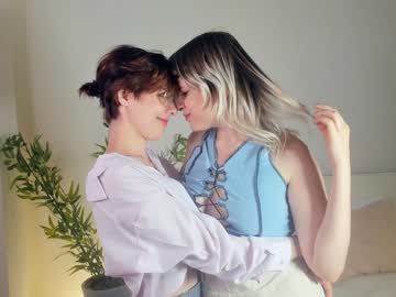 couple
        hoiiy_cute cam image #107204