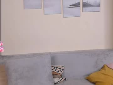 girl
        moongrove cam image #81741