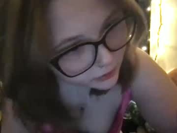 girl
        cassie_cloud cam image #75525