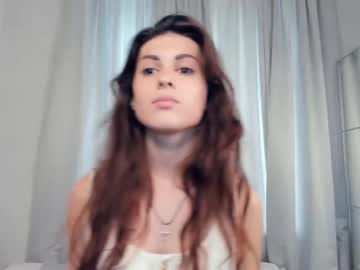 girl
        love_storiesa cam image #118033