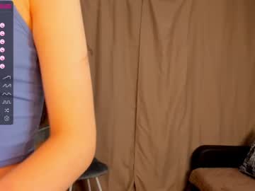 girl
        carolynjacquelins cam image #26937