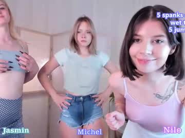 girl
        angels__club cam image #221680