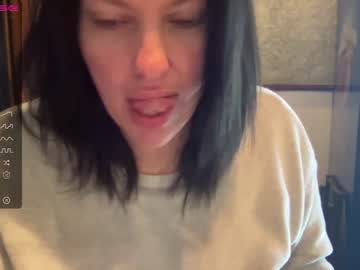 girl
        lonelylover2021 cam image #42474
