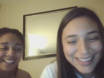 girl
        erickavee21 cam image #117257