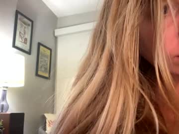 couple
        iluvyoujenny cam image #43525