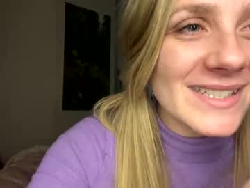 girl
        millie_420 cam image #57586