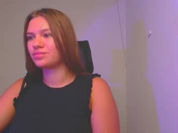 girl
        monika_youu cam image #196105
