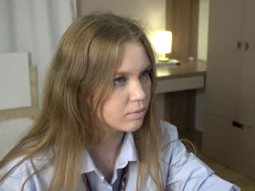 girl
        lynetades cam image #206175