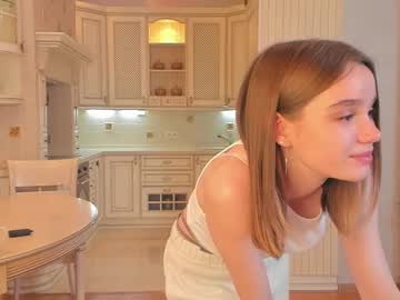 girl
        harrieteasley cam image #205977