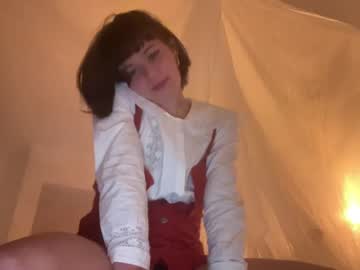 girl
        olive__nextdoor cam image #90944