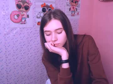 girl
        emilydass_ cam image #150024