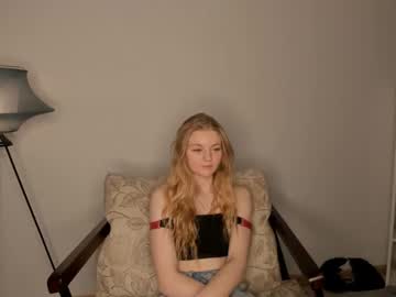 girl
        joannsbailey cam image #60747