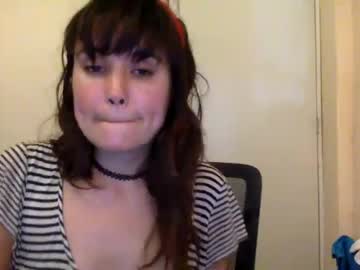 girl
        ericarae91 cam image #41813