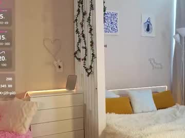 girl
        littlenight0wl cam image #39075