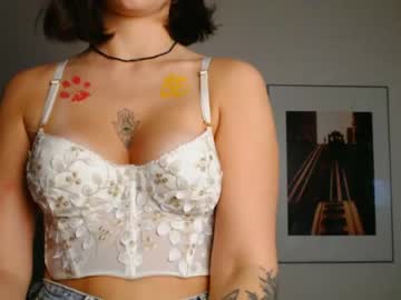 girl
        lisasashley cam image #114883