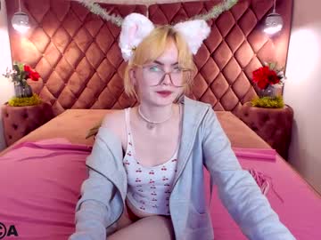 girl
        mistycerulin cam image #47978