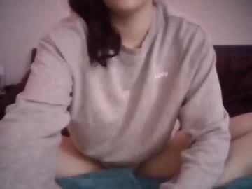 girl
        dizzydaizy77 cam image #25358