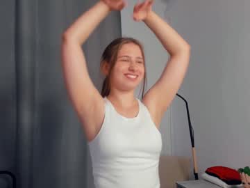 girl
        right_in_the_heart cam image #179011