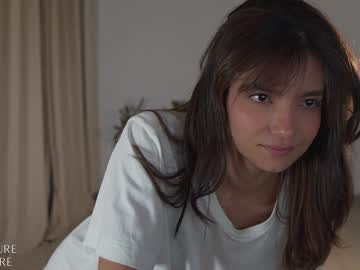 girl
        ellelure_ cam image #230237