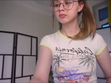 girl
        lorettabunyard cam image #161550