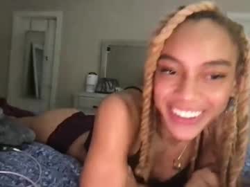 girl
        nalasworld33 cam image #179665