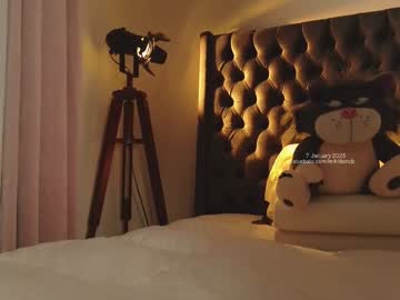 girl
        imkittencb cam image #68621