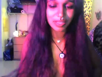 girl
        mon3ytr33 cam image #218391
