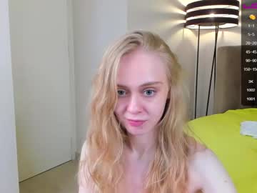 girl
        skyspanker cam image #59541
