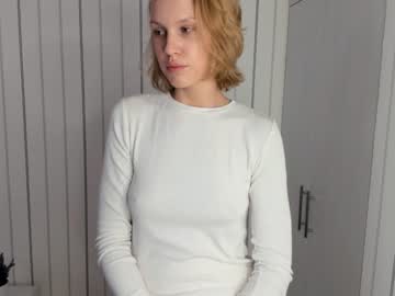 girl
        noreenelletson cam image #143083