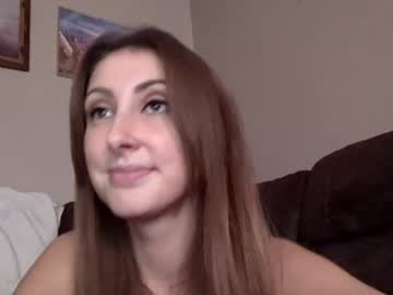 girl
        lacey464996 cam image #122617