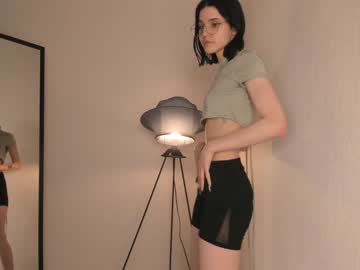 girl
        kathleenbaldwins cam image #72915
