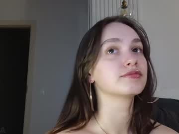 girl
        evi_woow cam image #250792