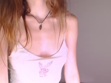 girl
        daisy_flo cam image #106765