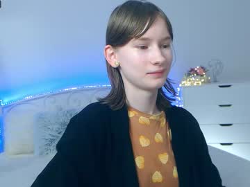 girl
        lianell_ cam image #108995
